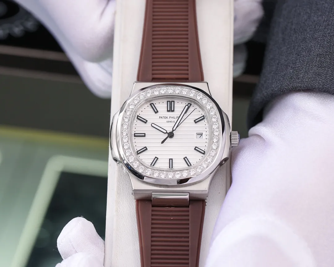 【High-end replica】💰1300! Patek Philippe [Fu] replica of the thinnest steel watch king 5711 Nautilus, the king of steel watches PP Patek Philippe 5711 is the best in the entire network equipped with a fully automatic mechanical movement, customized ergonomic strap, equipped with a full stainless steel belt, imported calf leather belt, rubber belt, combined with genuine products, the Patek Philippe with the best experience on the entire network! Welcome to reprint!